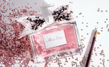 аромат "Miss Dior" в красивом флаконе с лентой