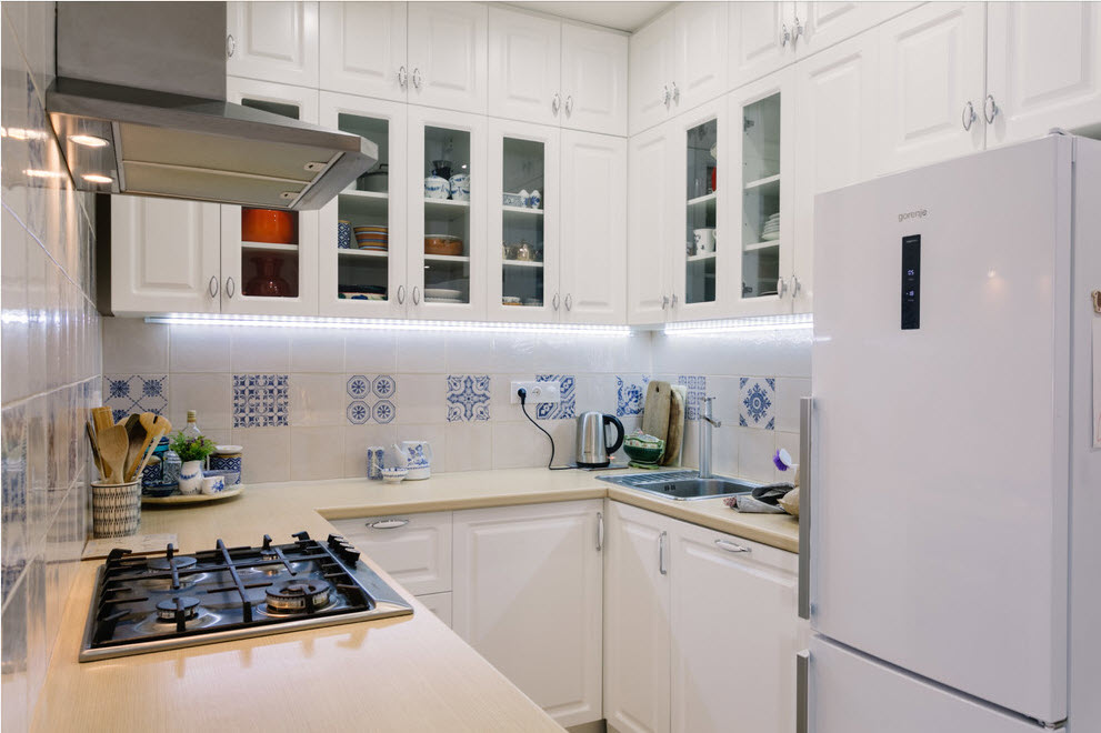Kuhinje s hladnjakom s dva vrata: na što obratiti pažnju prilikom kupovine?