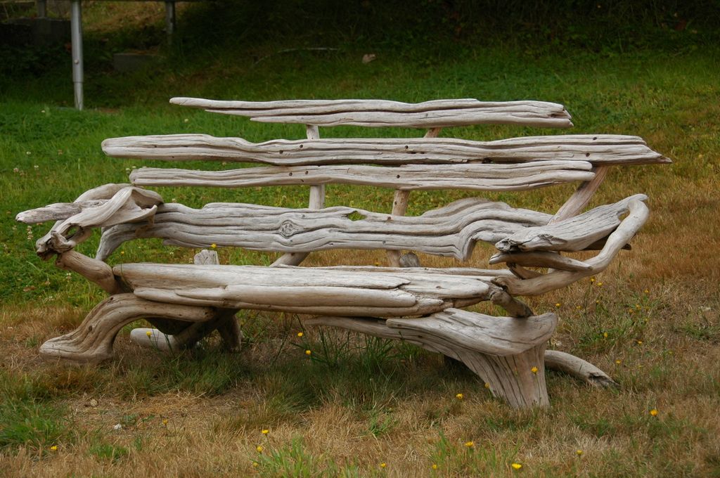 Скамейки из дерева для дачи