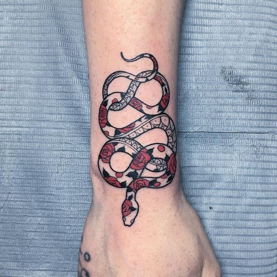 Мужские тату змеи на руке - эскизы, значение татуировок со змеей