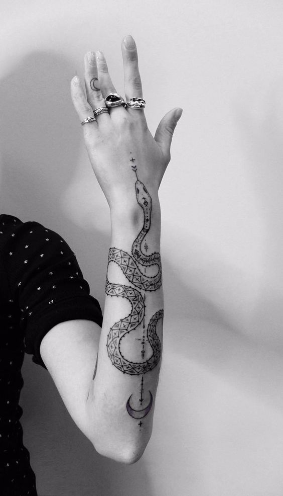 Татуировка змея: значение о котором вы не догадывались | tattoo-sketches.com  | Яндекс Дзен