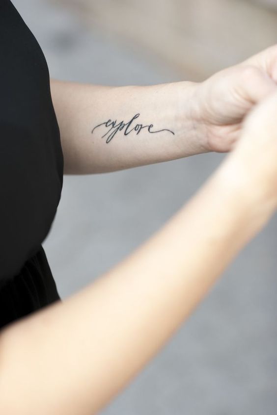 Татуировки на пояснице надписи с переводом для