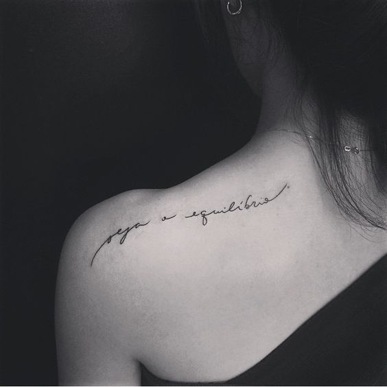 Татуировки с надписями — значение и виды тату с надписями для девушек и мужчин