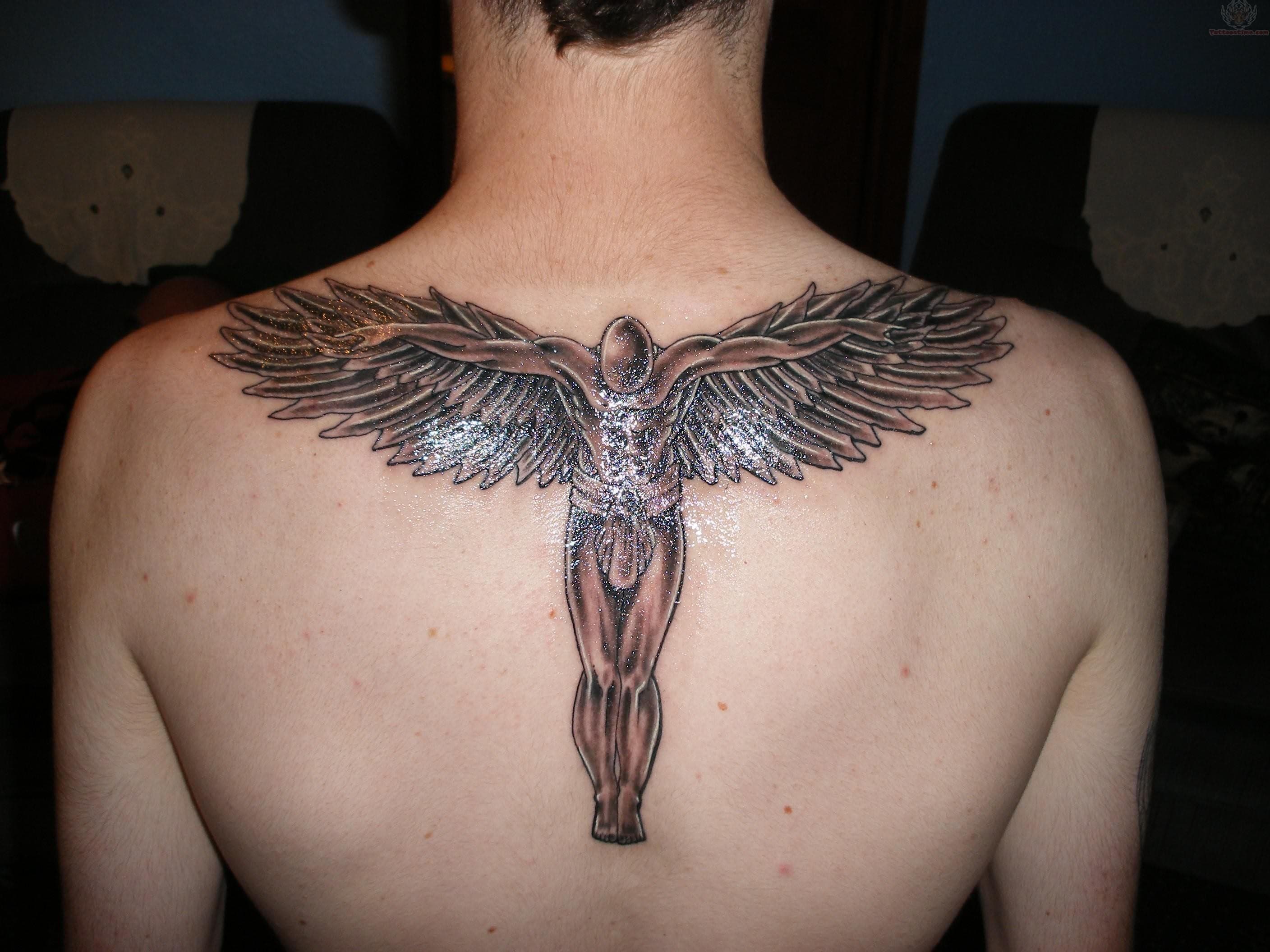 Тату на спине ангел с крыльями