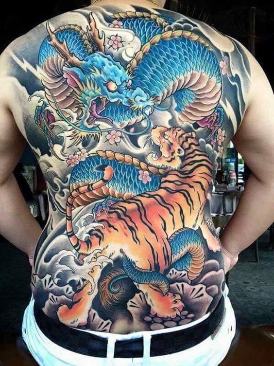 Тюремный смысл модных тату: коты против драконов