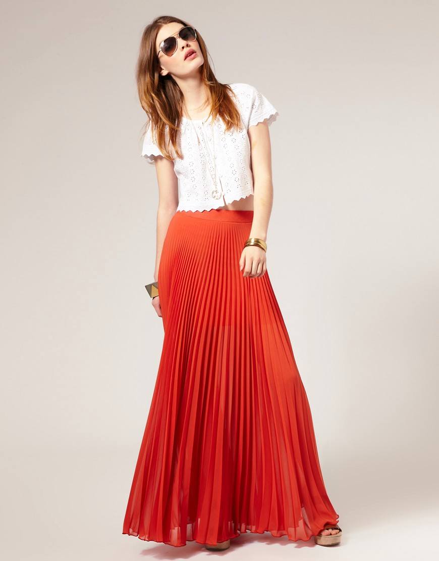 Красная юбка плиссе с чем носить