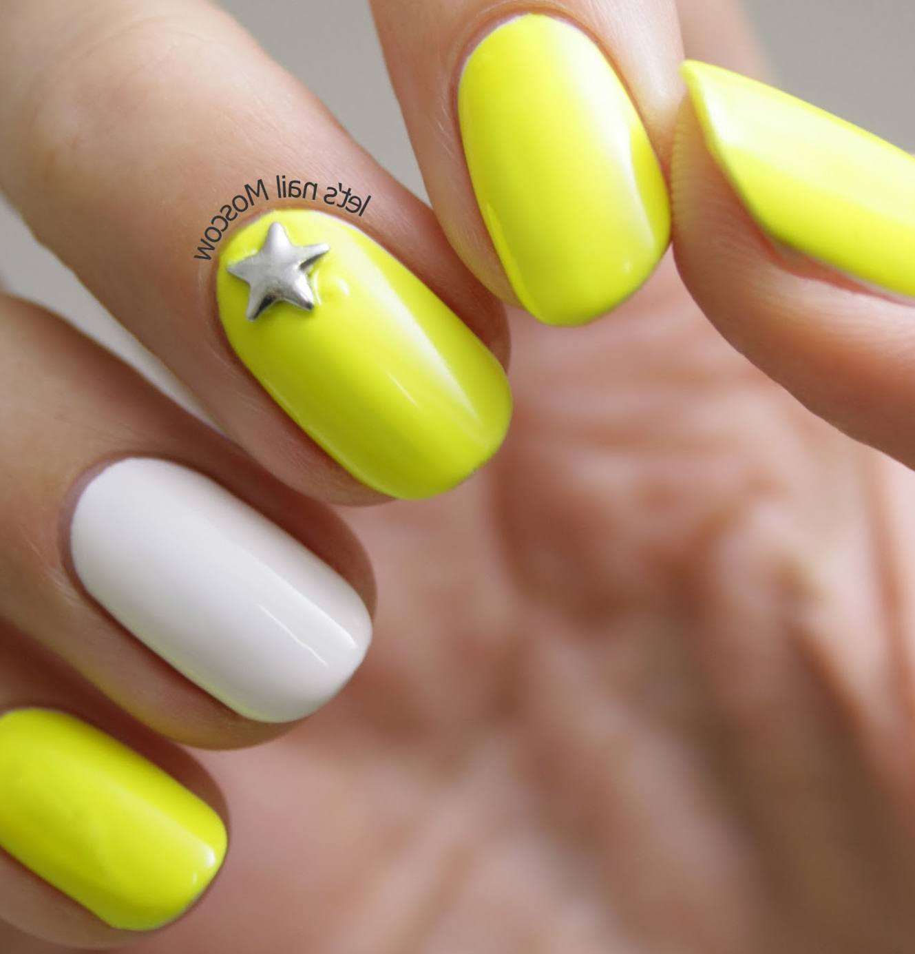 Дизайн желтых ногтей 2024. Желтый маникюр. Ногти лимонного цвета. Жёлтые ногти маникюр. Красивые желтые ногти.