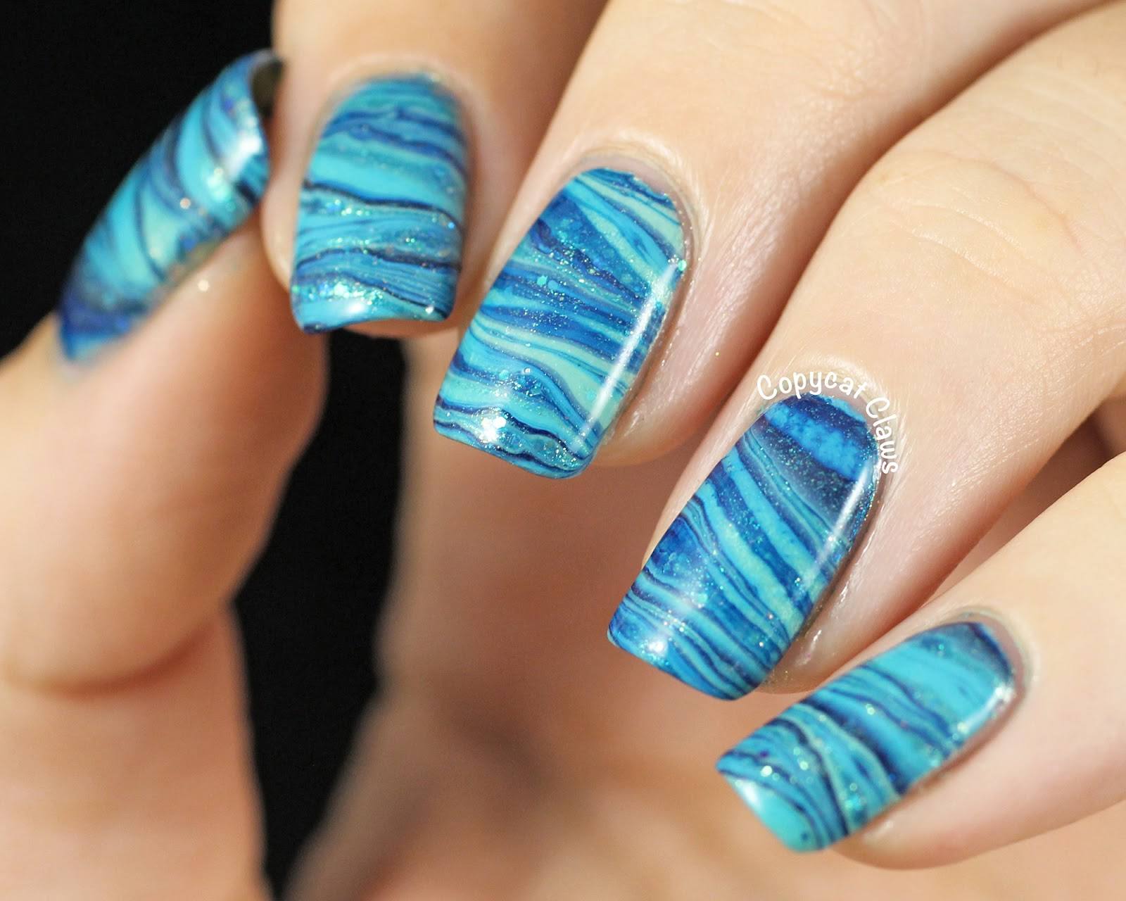 Морской дизайн ногтей. Ногти морская тематика. Маникюр на море. Ногти в морском стиле. Маникюр с волнами.