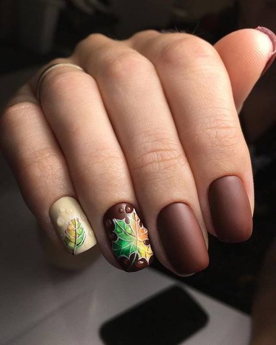 Маникюр на короткие ногти комбинированный с двух цветов