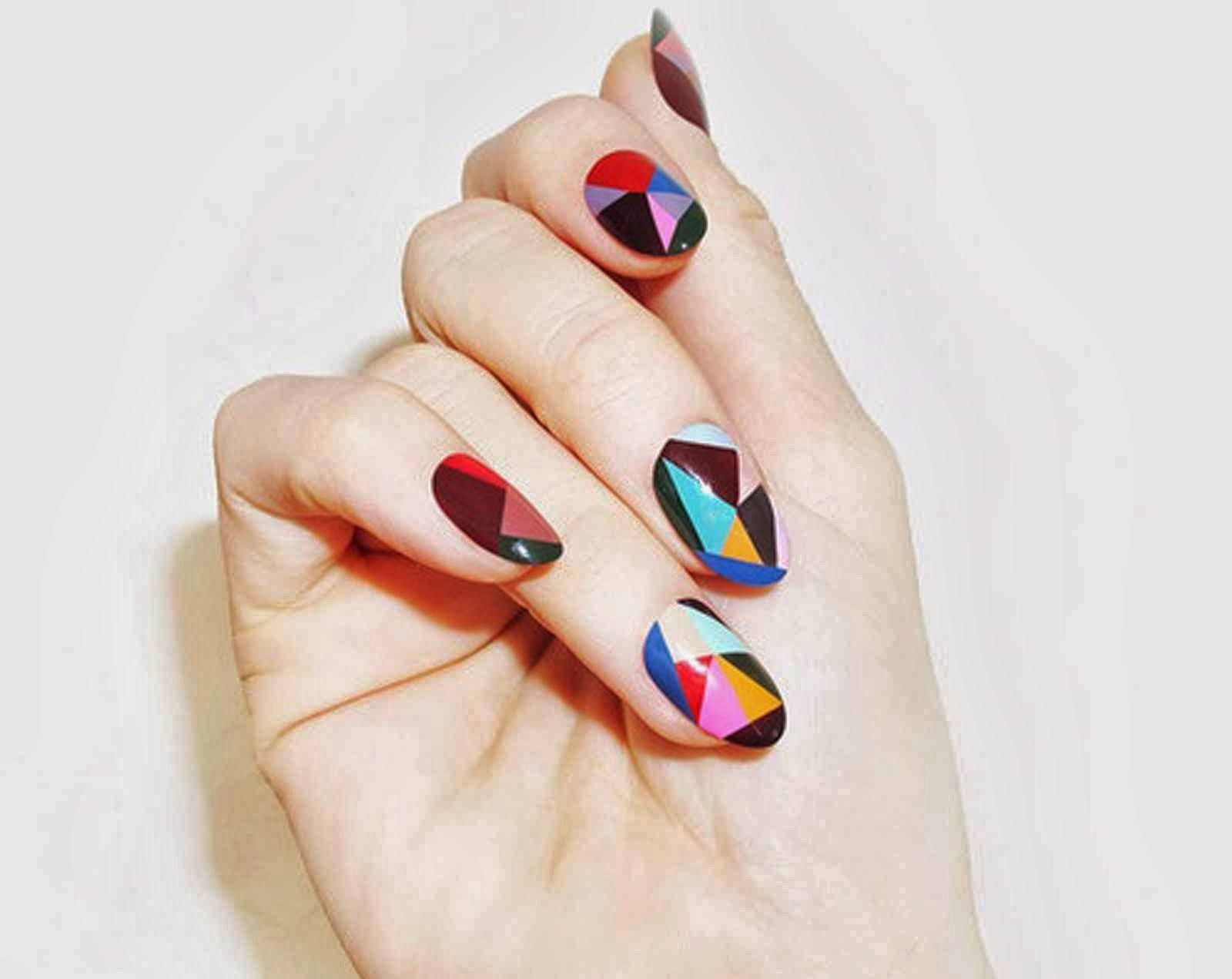 Ногти треугольные разноцветные