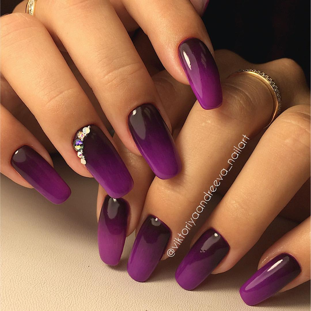 Дизайн ногтей новинки сиреневые. Фиолетовый маникюр. Фиолетовые ногти. Сиреневые ногти. Красивые сиреневые ногти.