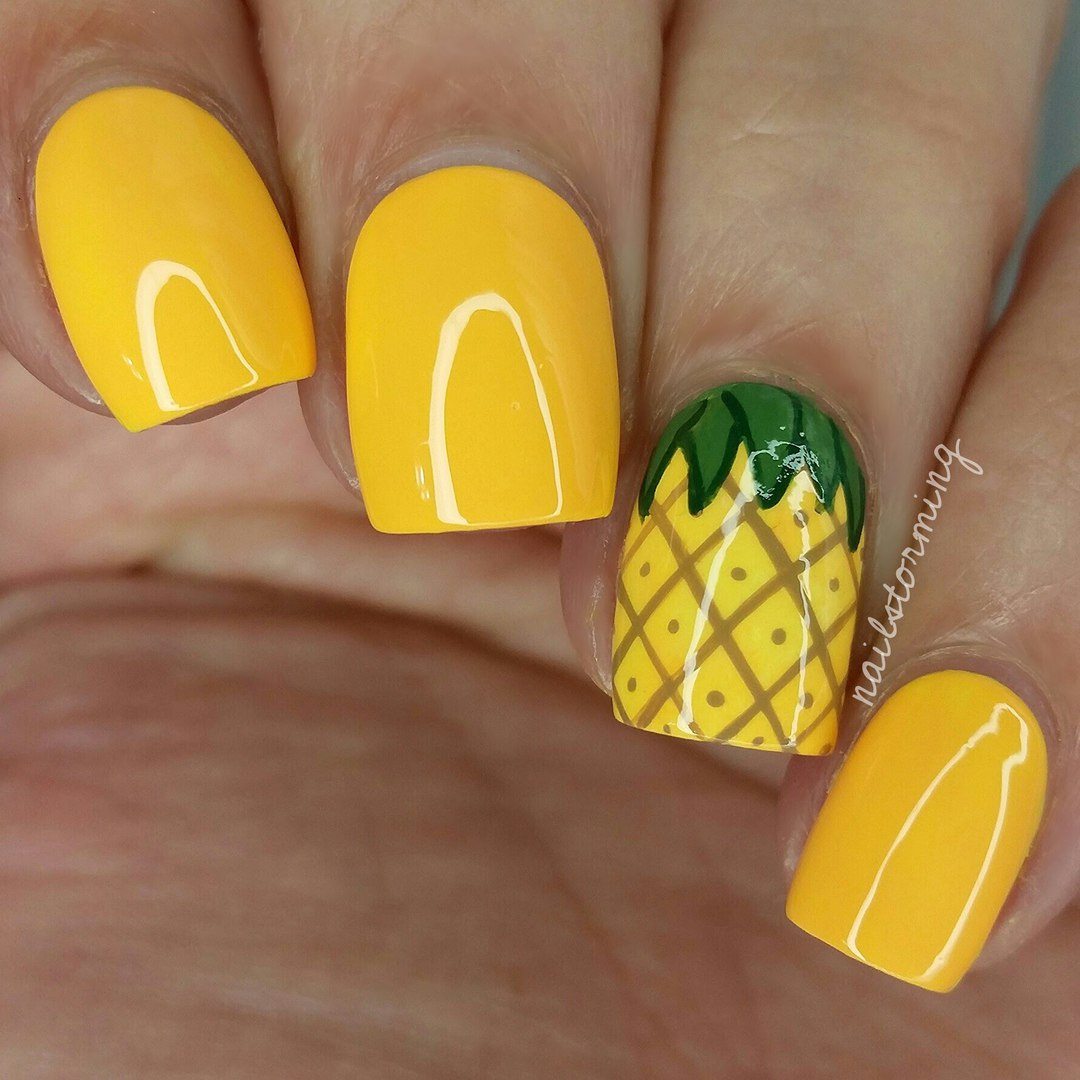 Ногти желтые с ананасом