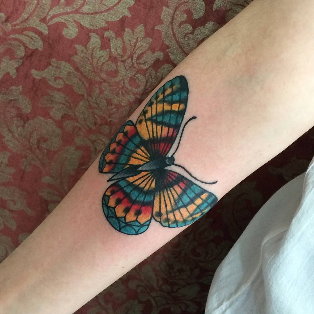 Татуировка бабочка: легкие и нежные эскизы для девушек