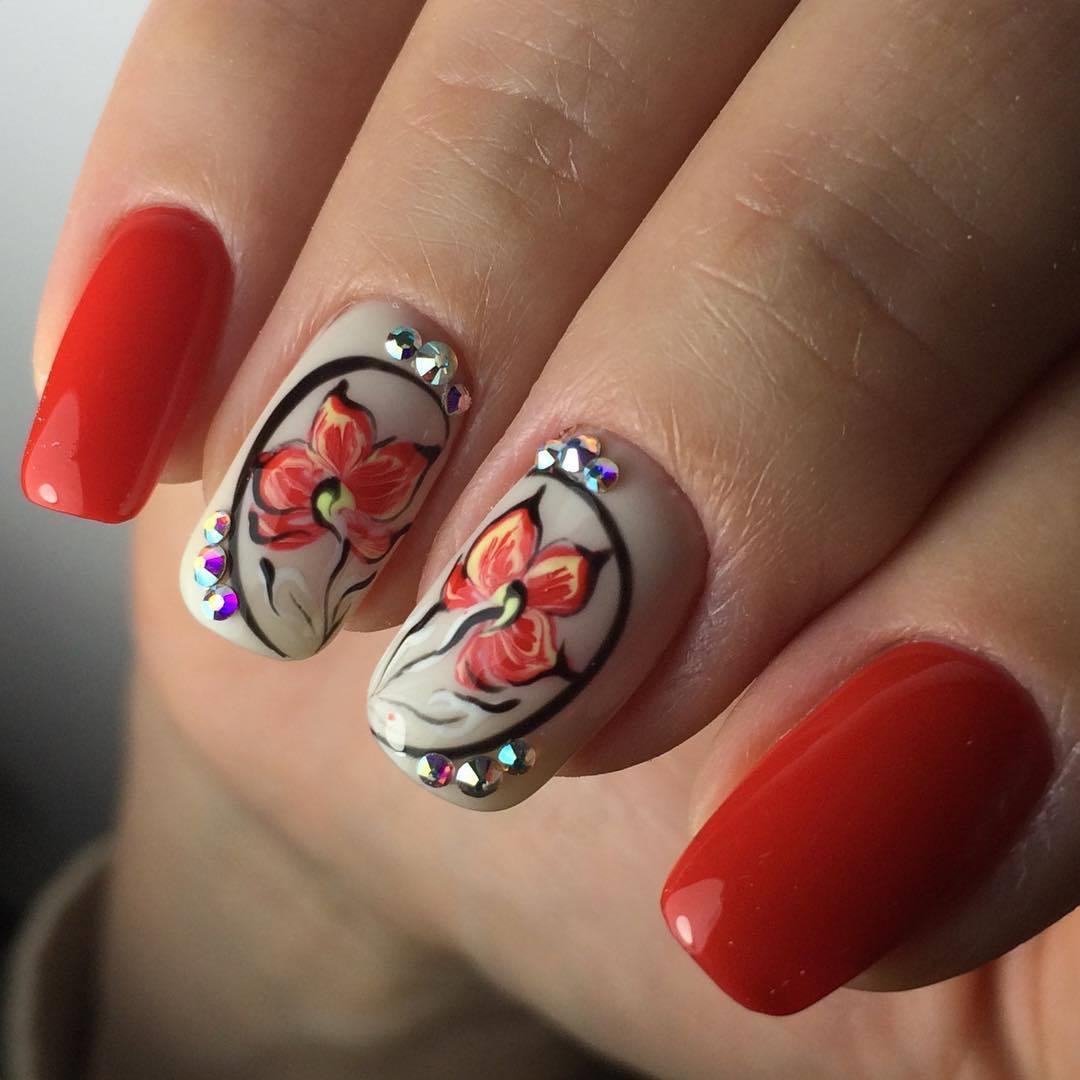 Ногти маникюр дизайн март. Ногти с цветочками. Красный весенний маникюр. Яркие весенние ногти.