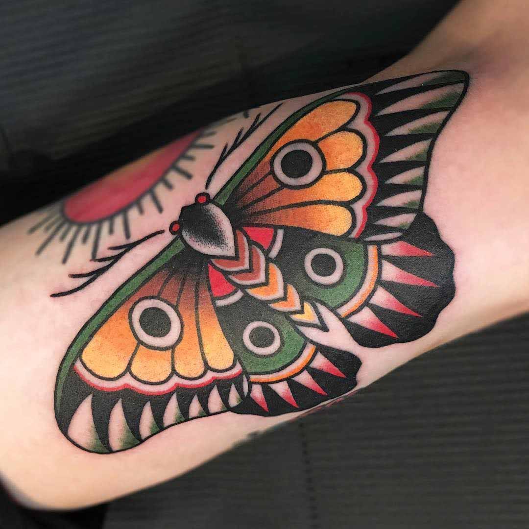 Татуировка бабочка: легкие и нежные эскизы для девушек