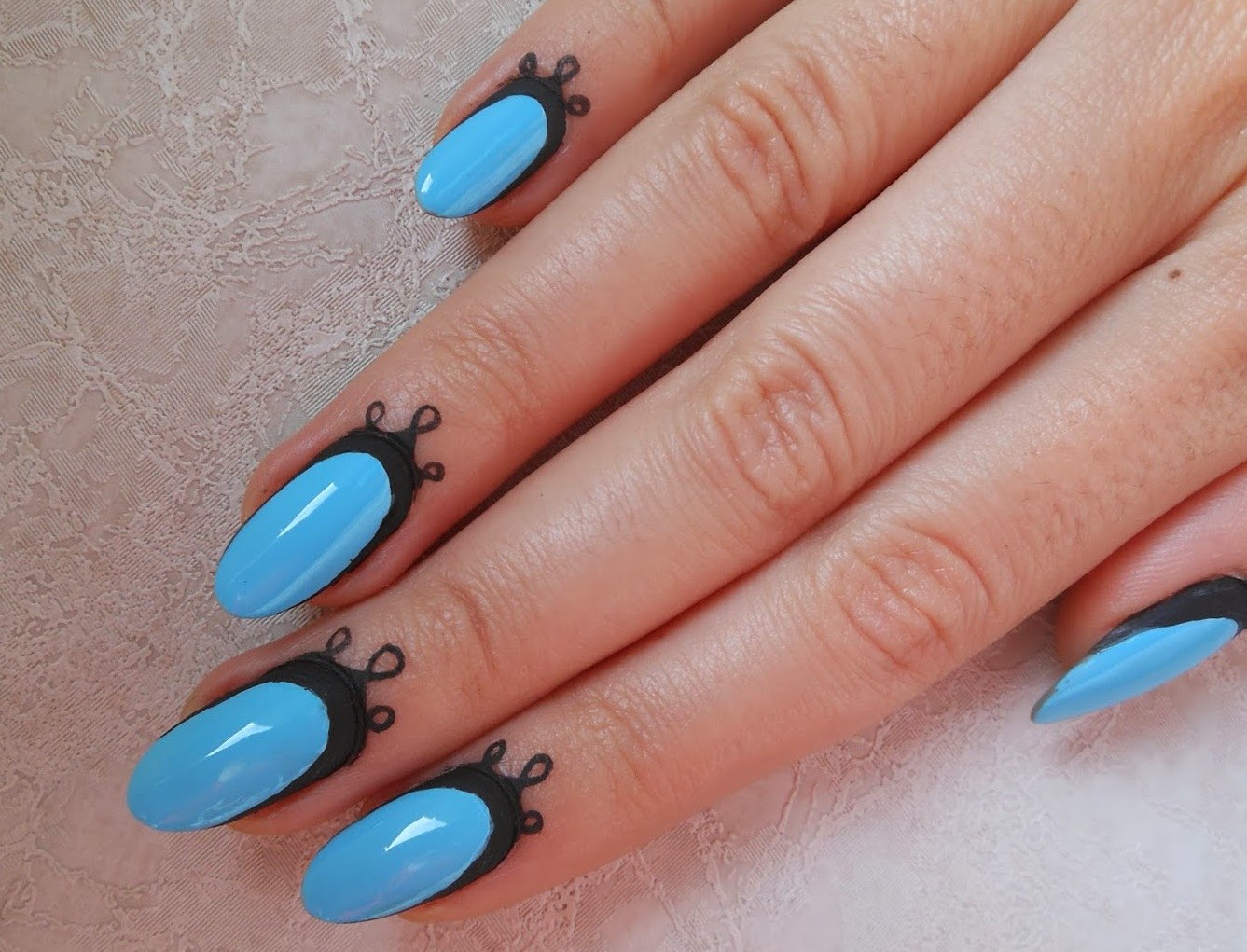Черно голубые ногти