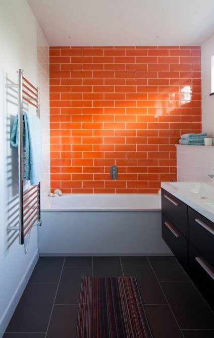 Водные процедуры в уютном обрамлении: дизайн современной плитки в ванной 2018 года, 70 фото красивых интерьеров