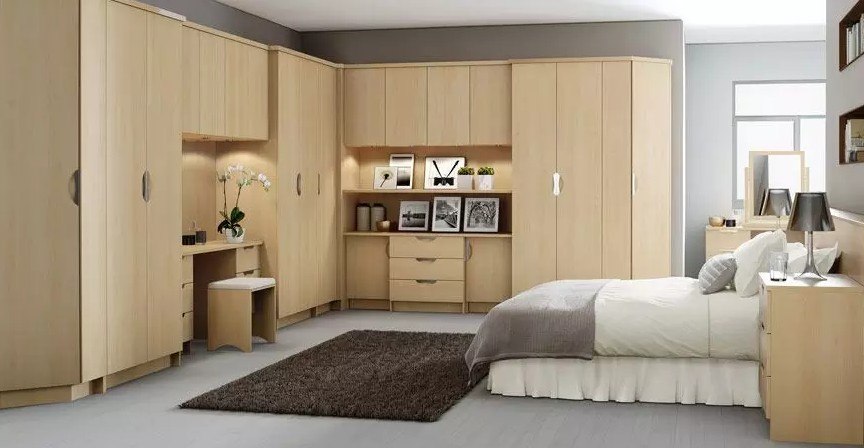 Грамотная экономия пространства: выбираем стильный и функциональный угловой шкаф в спальню