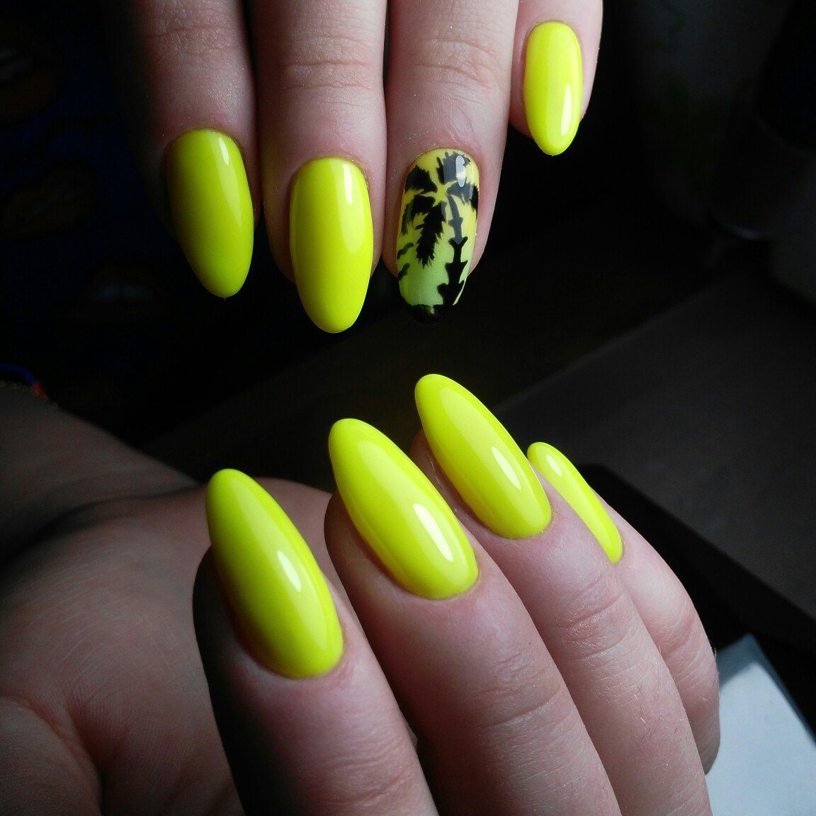 Лимонный дизайн ногтей. Желтый маникюр. Жёлтые ногти маникюр. Яркие ногти. Ногти яркие летние.