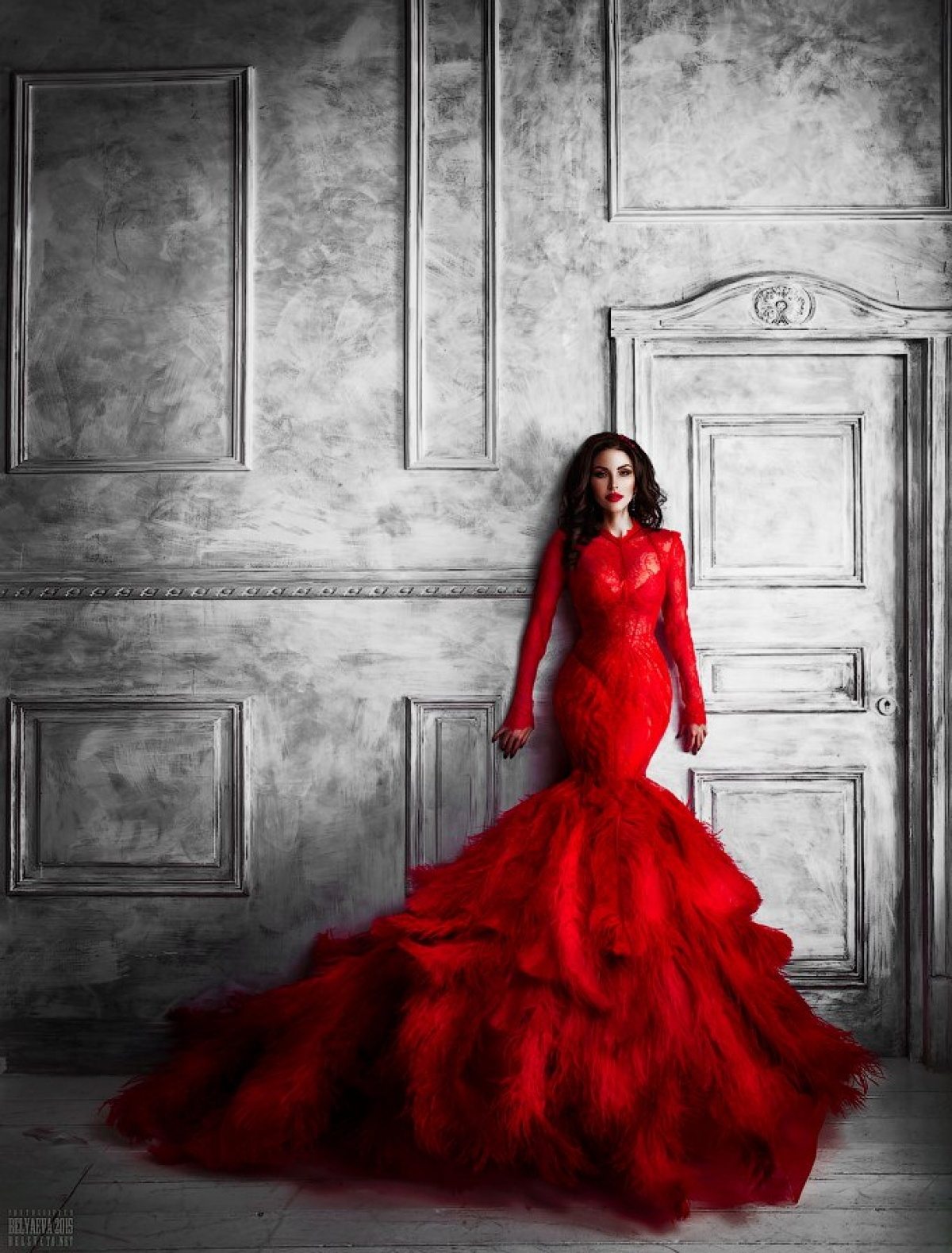 Шикарное красное платье
