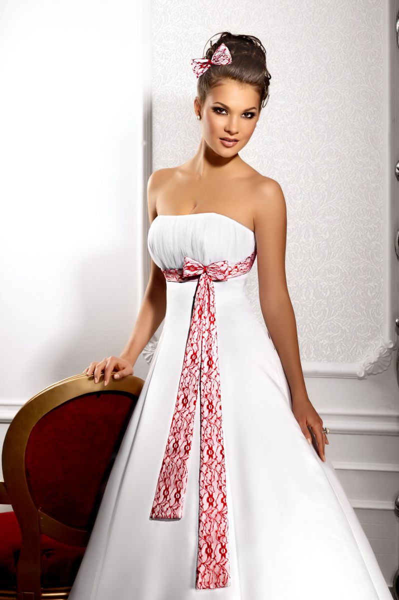 Свадебное платье в красно белое