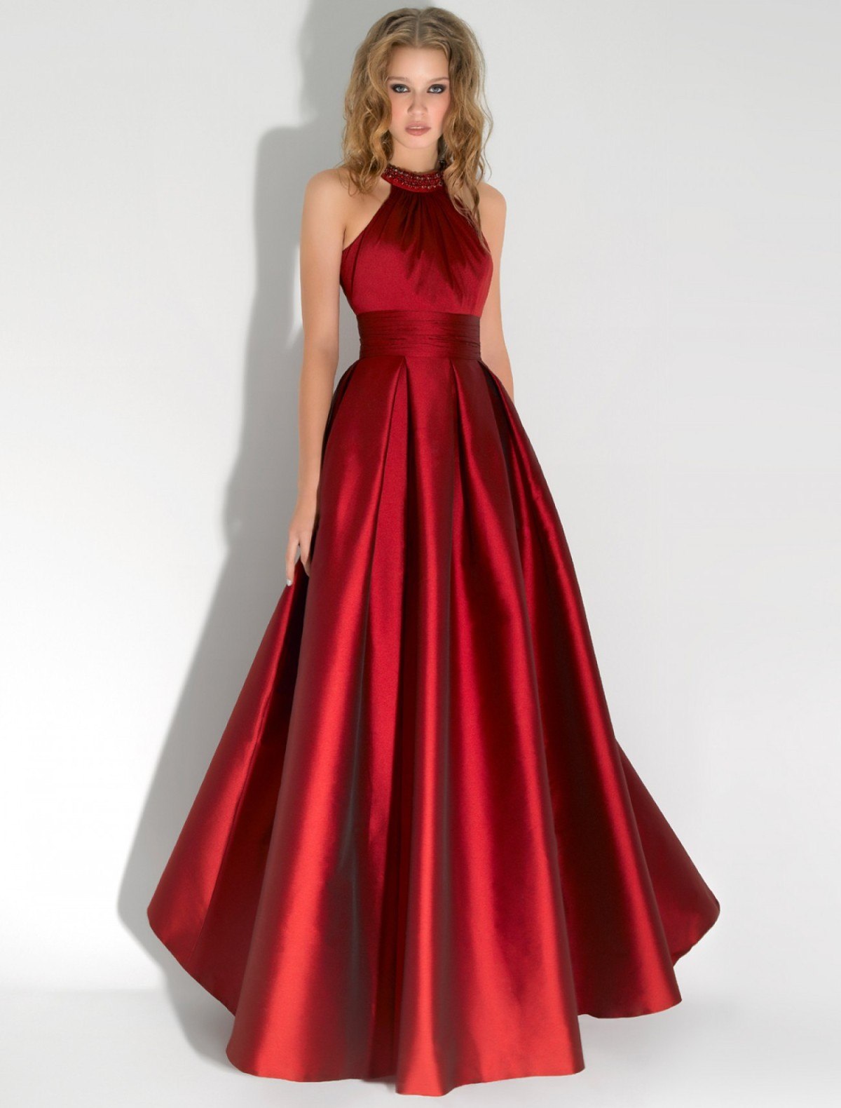 Фасоны красных вечерних платьев