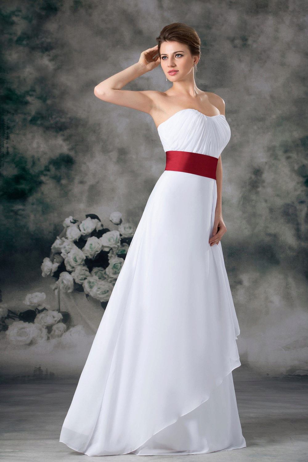 Свадебное белое платье с розовым поясом