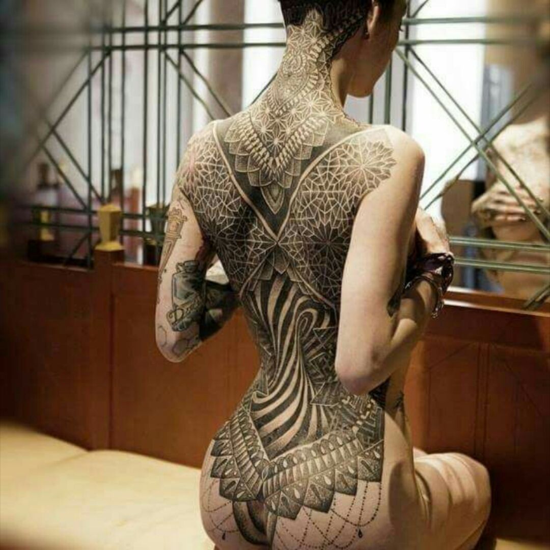Татуировка якудза на спине девушка дракон