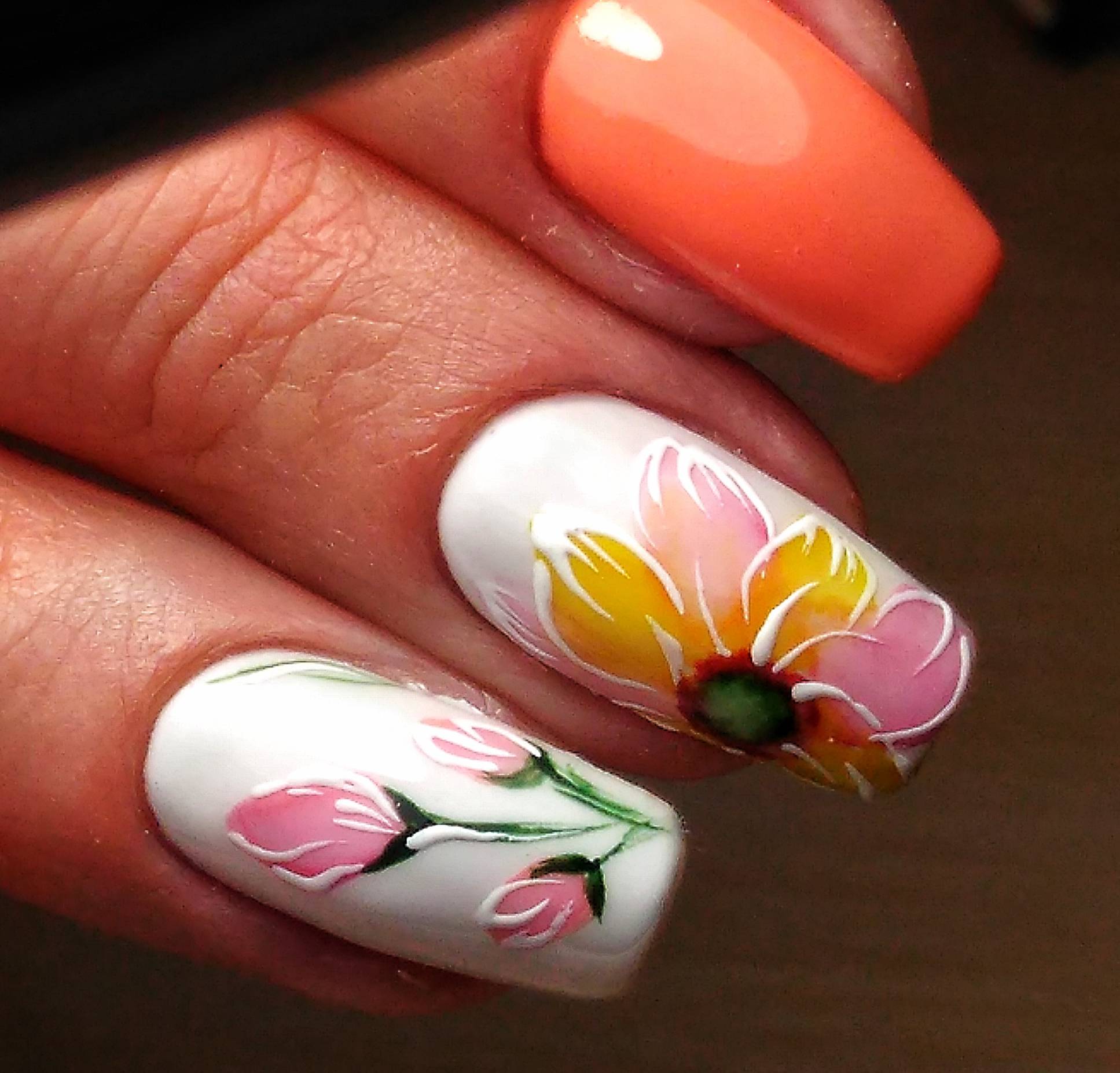 Дизайн ногтей с цветочками. Цветы на ногтях. Весенний цветочный маникюр. Ногти с цветочками. Красивый яркий весенний маникюр.