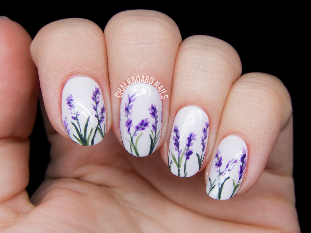 Простой весенний дизайн ногтей. Цветочный маникюр. Ногти с цветочками. Весенние цветы на ногтях.
