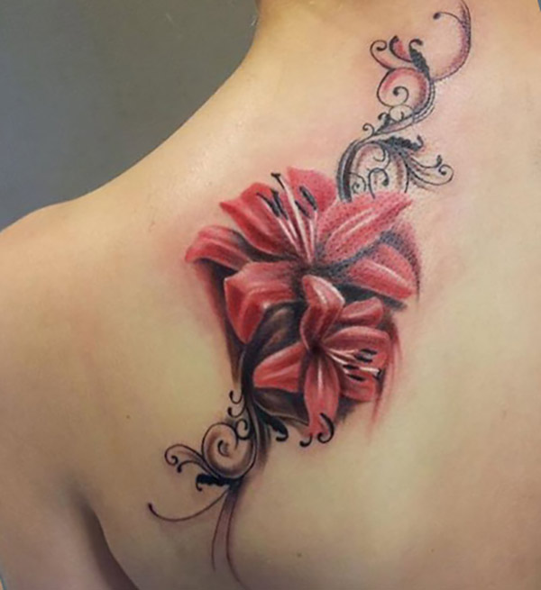 Татуировки для девушек на пояснице лилия