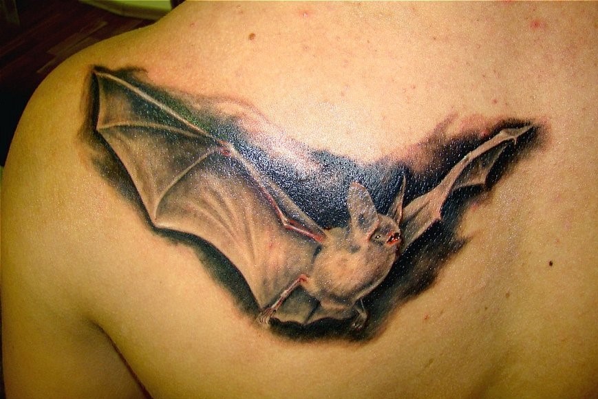 Впечатляющие эскизы татуировки “Летучая мышь”: значение для мужчин и девушек