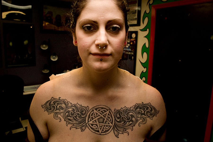 Сатанинские Татуировки на груди