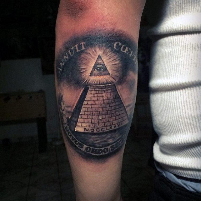 Пирамида масонов тату