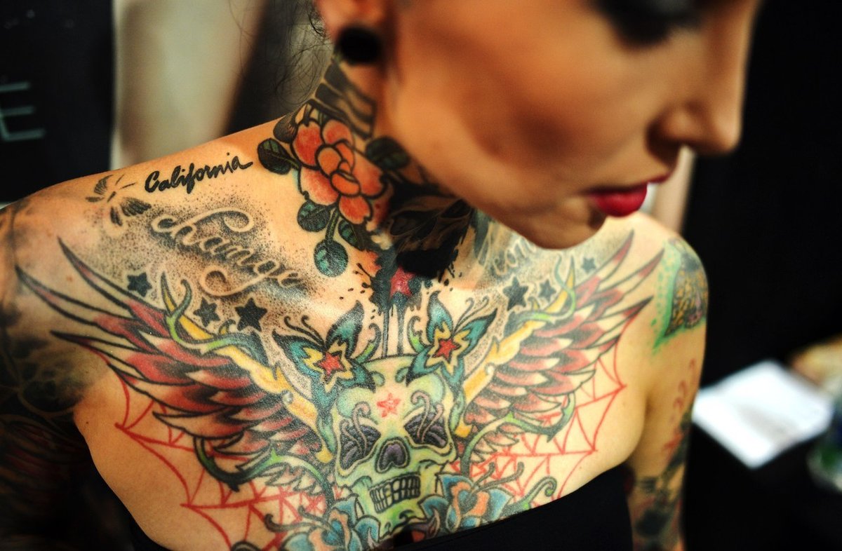 Большая татуировка женщины