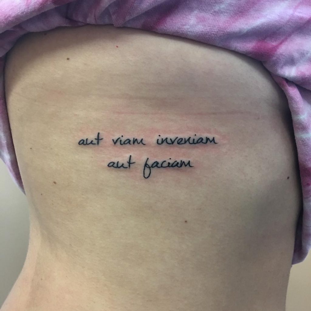 Татуировки для девушек надписи с переводом на латыни фото с переводом