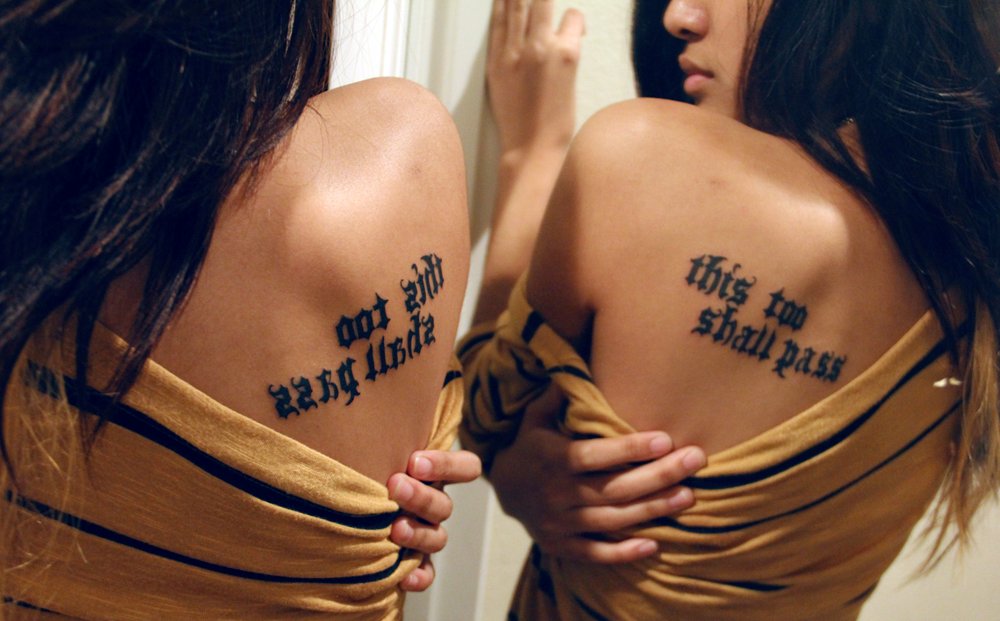 Татуировки на теле девушек надписи