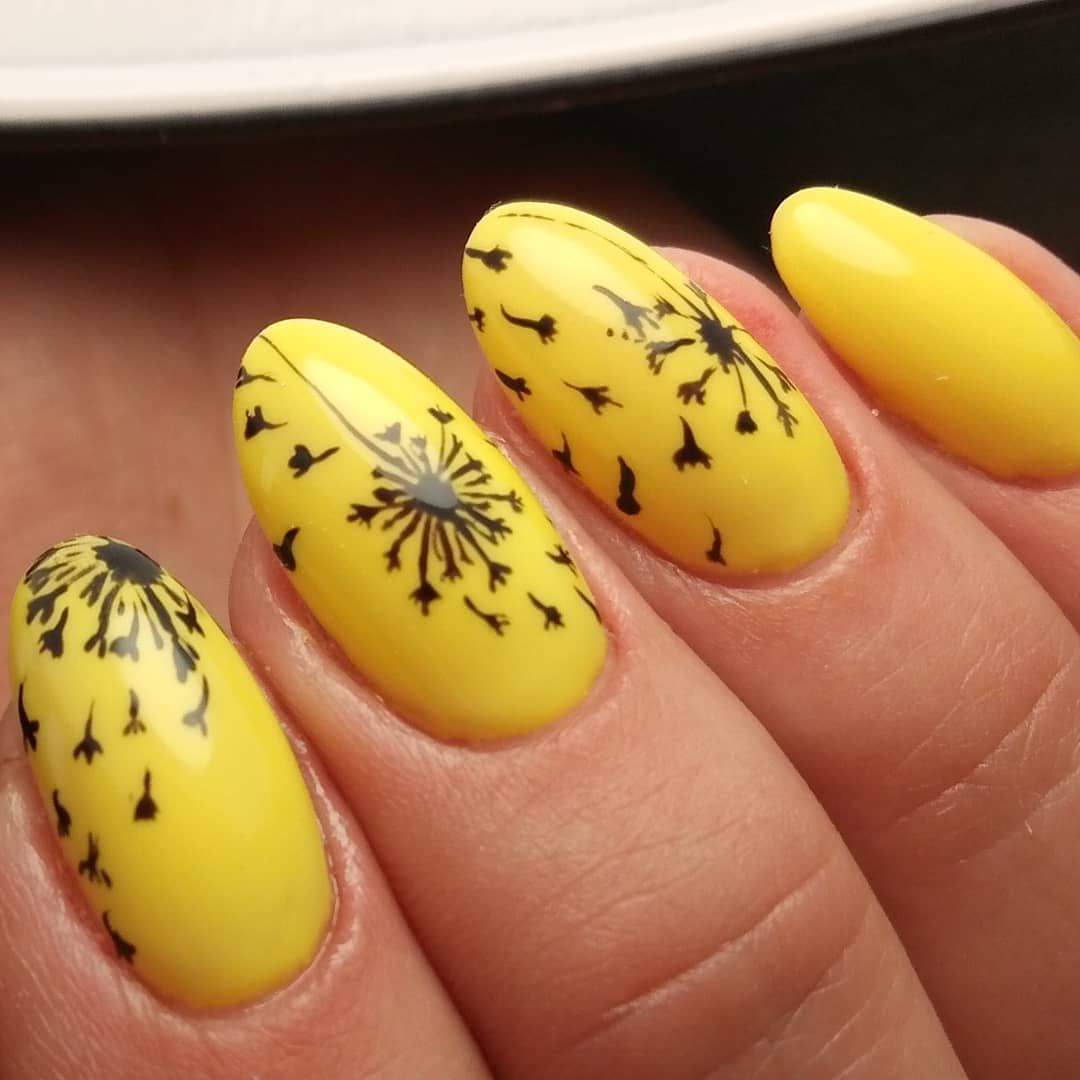 Маникюр с жёлтым цветом