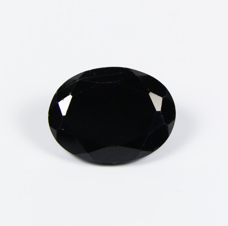 Черный камень черной воде. Черный Оникс и шпинель. Шпинель черная агат черный. Spinel камень. Black Spinel камень.