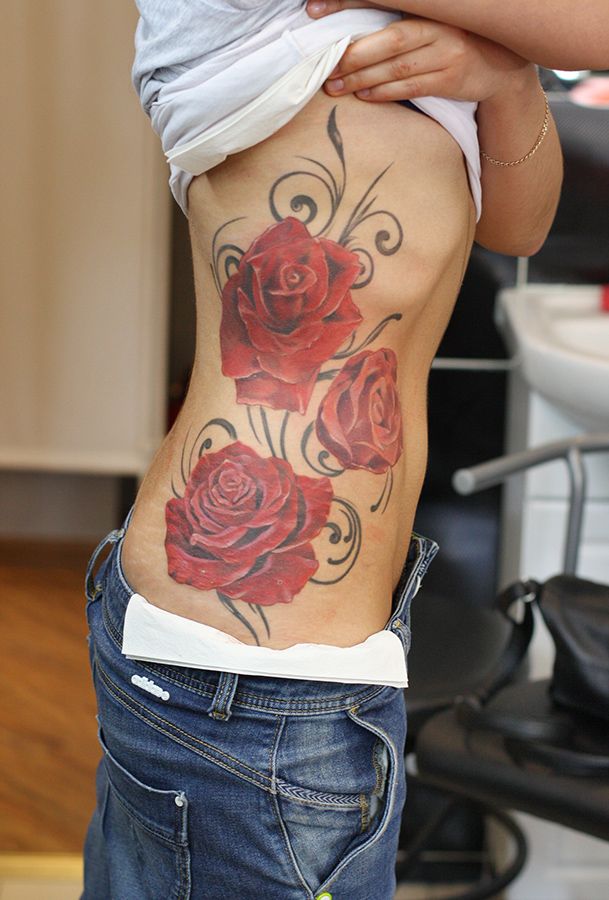 Красивые татуировки на ребрах: лучшие примеры на фото, эскизы для девушек и мужчин