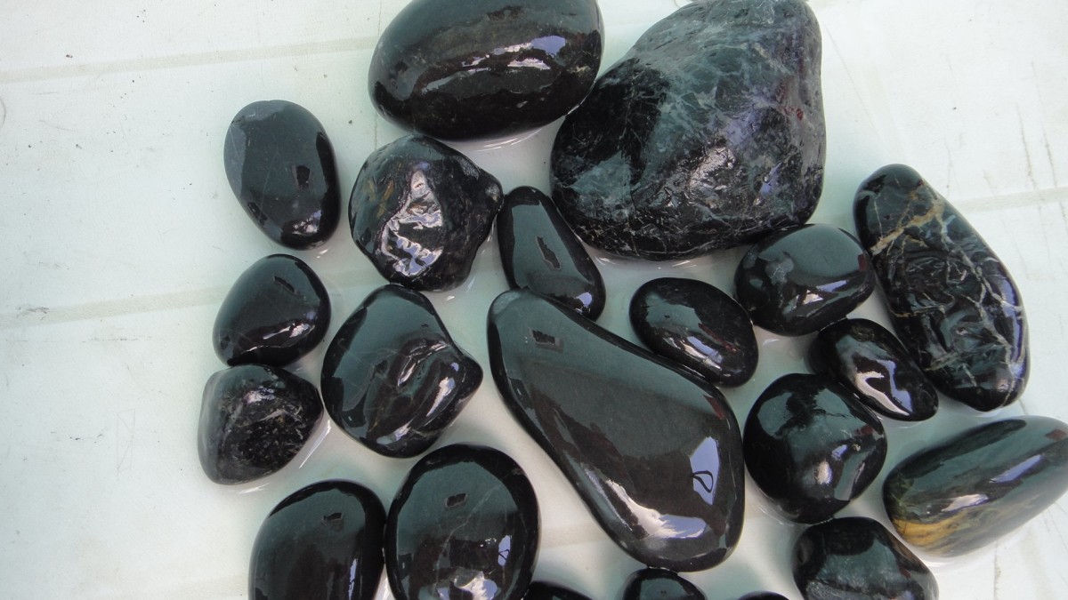 Виды и свойства черных камней