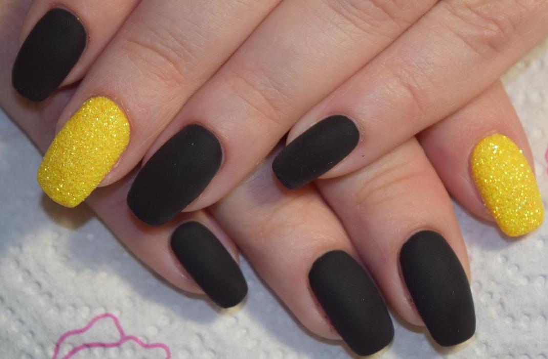 Маникюр черный с желтым фото на длинные ногти