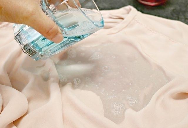 Чем отмыть белизну с одежды
