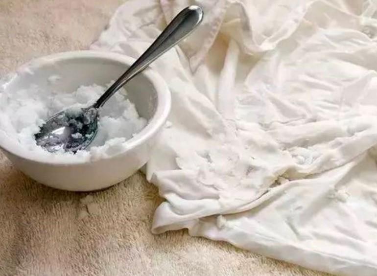 Чем отмыть белизну с одежды