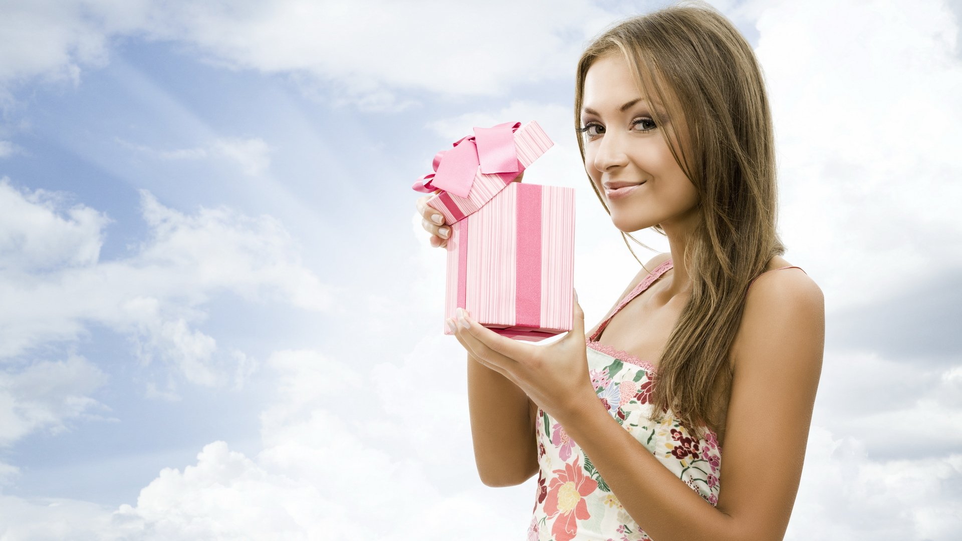 Что подарить подруге на день рождения? Оригинальные, необычные и практичные идеи подарков