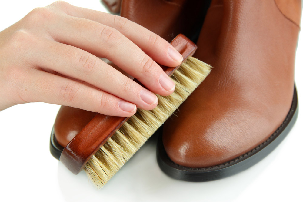 Как правильно наносить крем для обуви