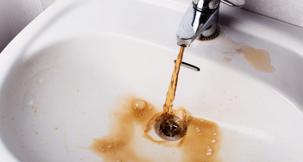 Как очистить ржавую воду?