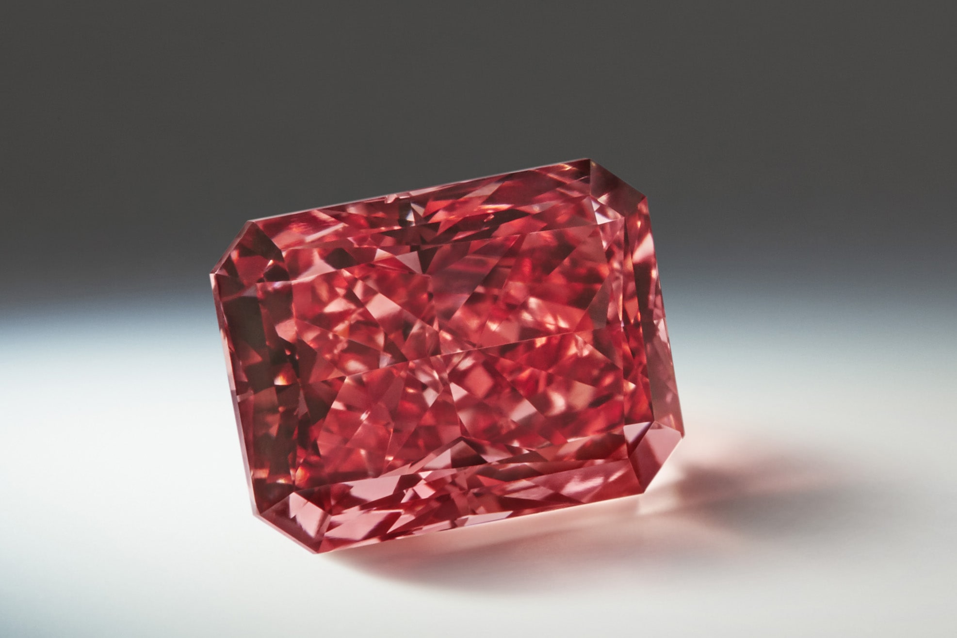 Красный Алмаз самый большой камень