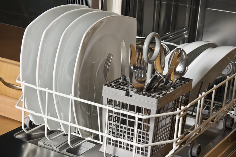Как избавиться от запаха в посудомоечной машине?