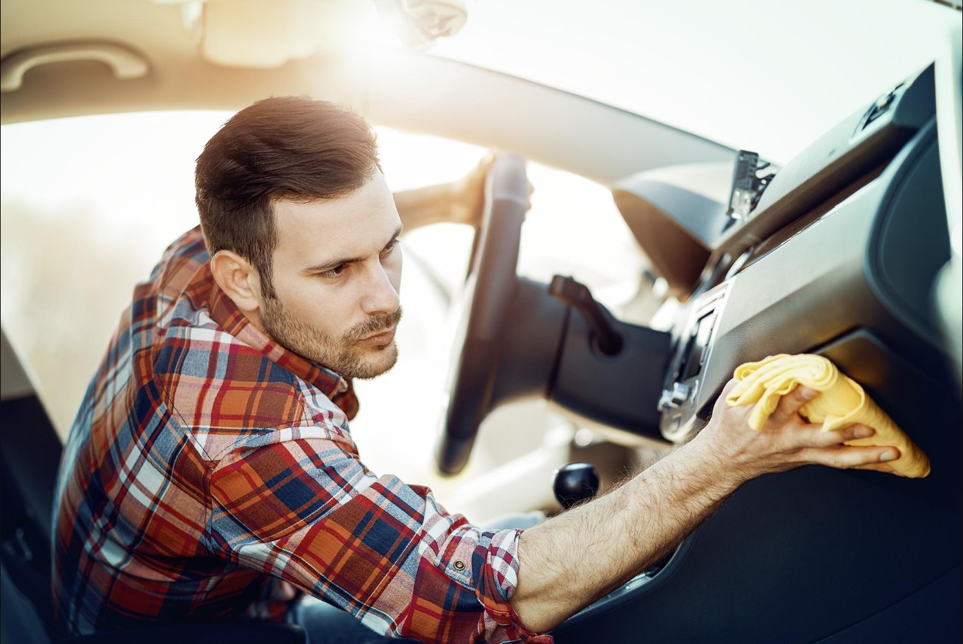 Запах сырости в машине – как избавиться?